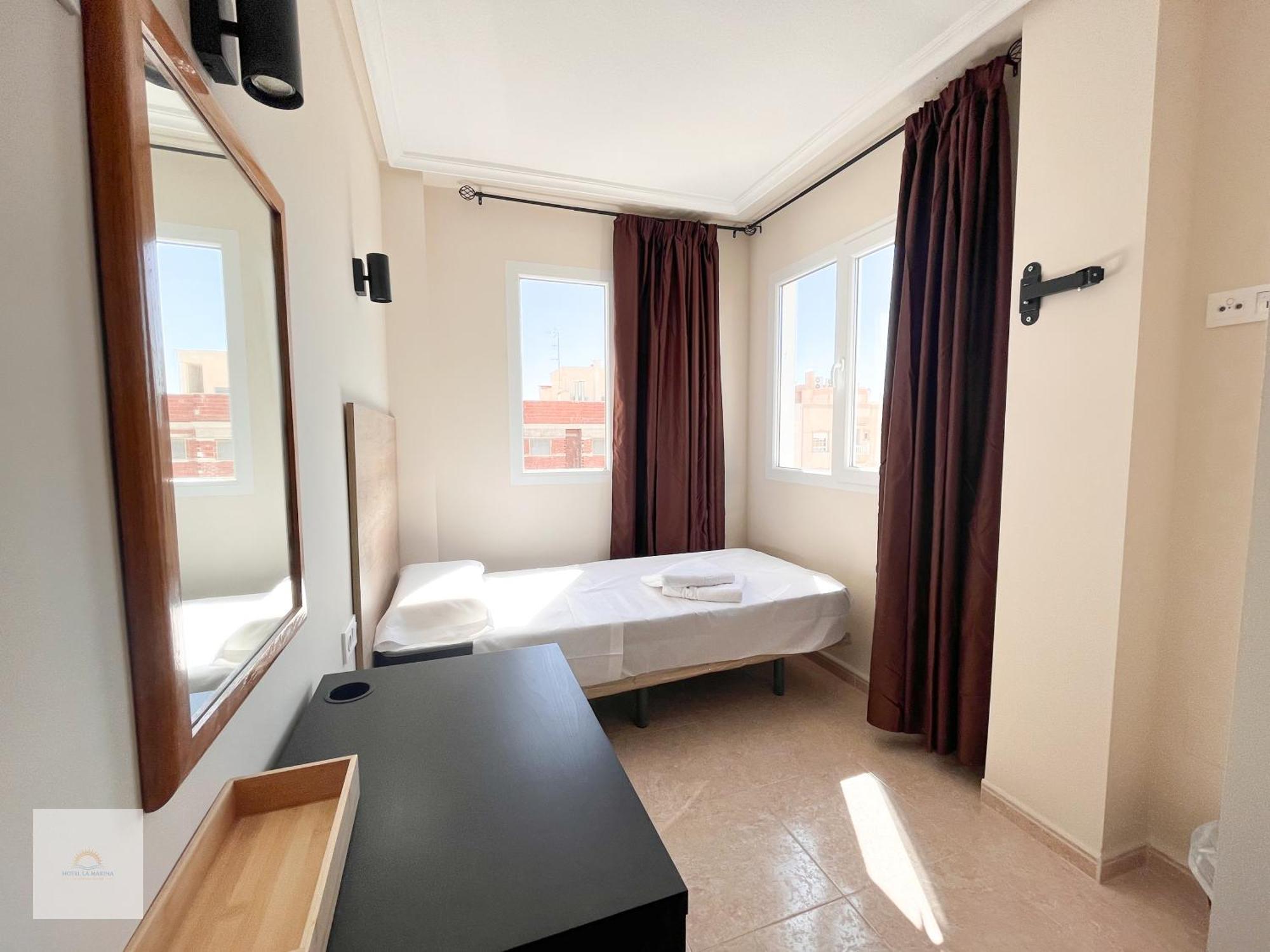 Hotel La Marina Elche ลามารีนา ภายนอก รูปภาพ